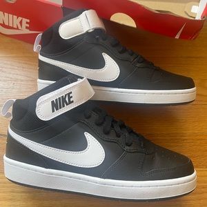 Nike Mid Borough Shoes, Boys 5